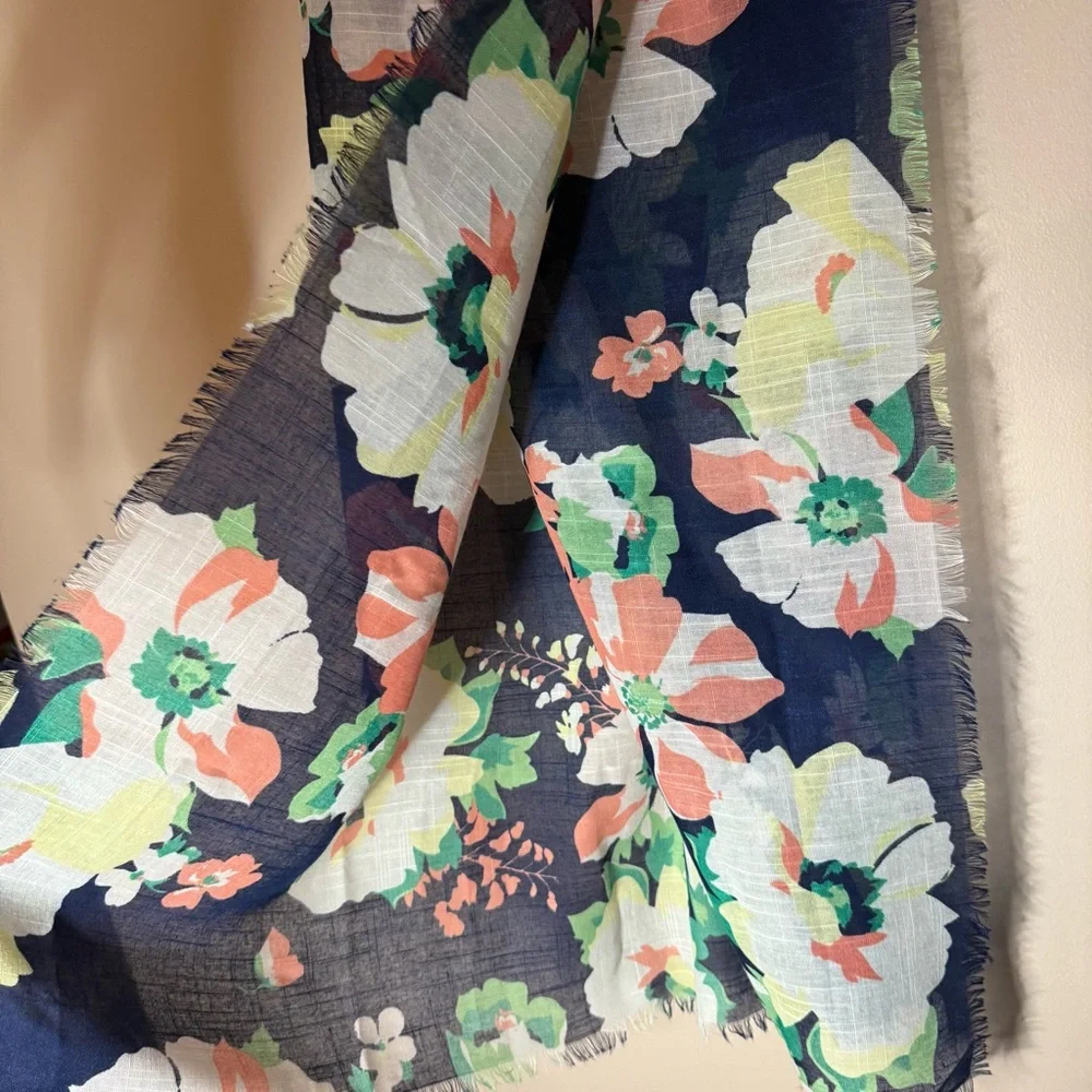 GAP (NWT) Floral scarf